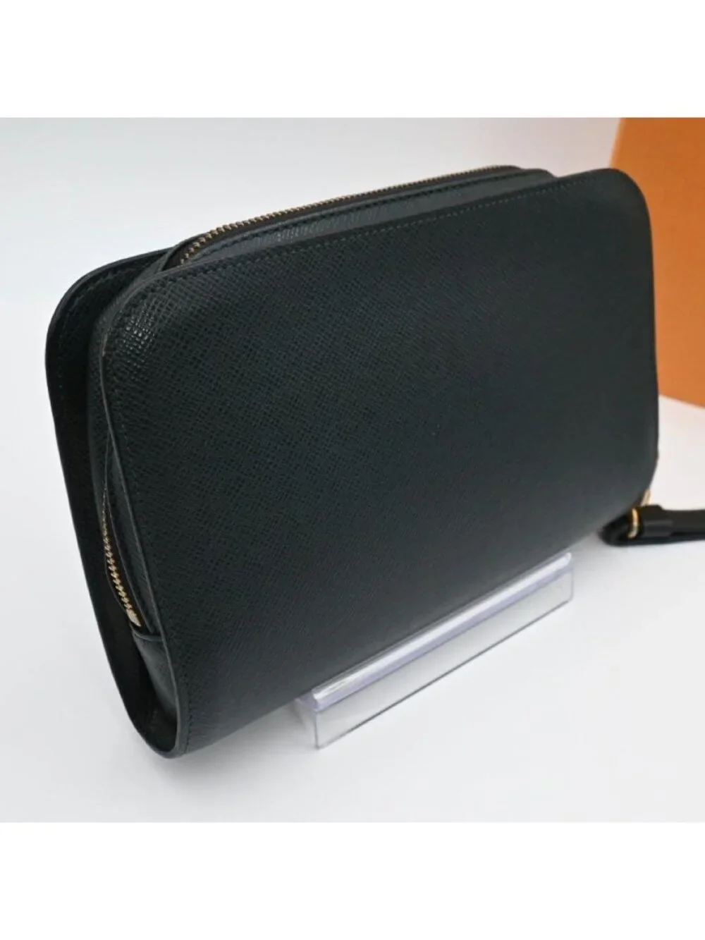 Louis Vuitton Taiga Baikal Second Epi Sea Clutch